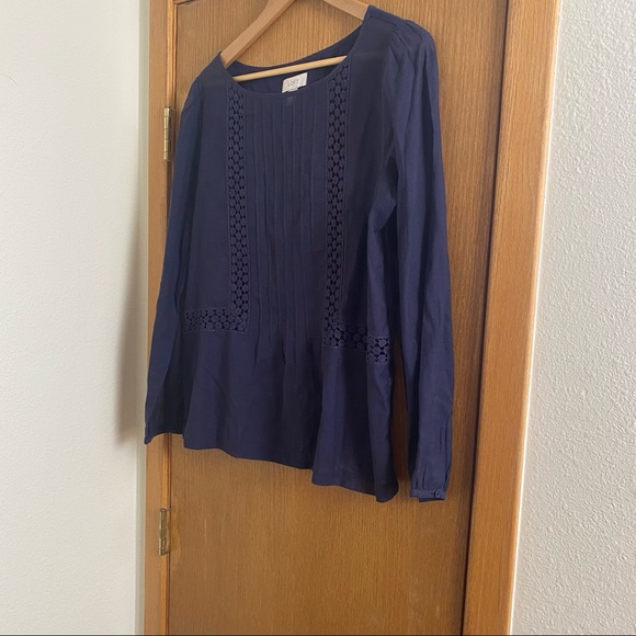 LOFT • Sheer Pleated Peasant Top Cutout Detail - L - Picture 10 of 16